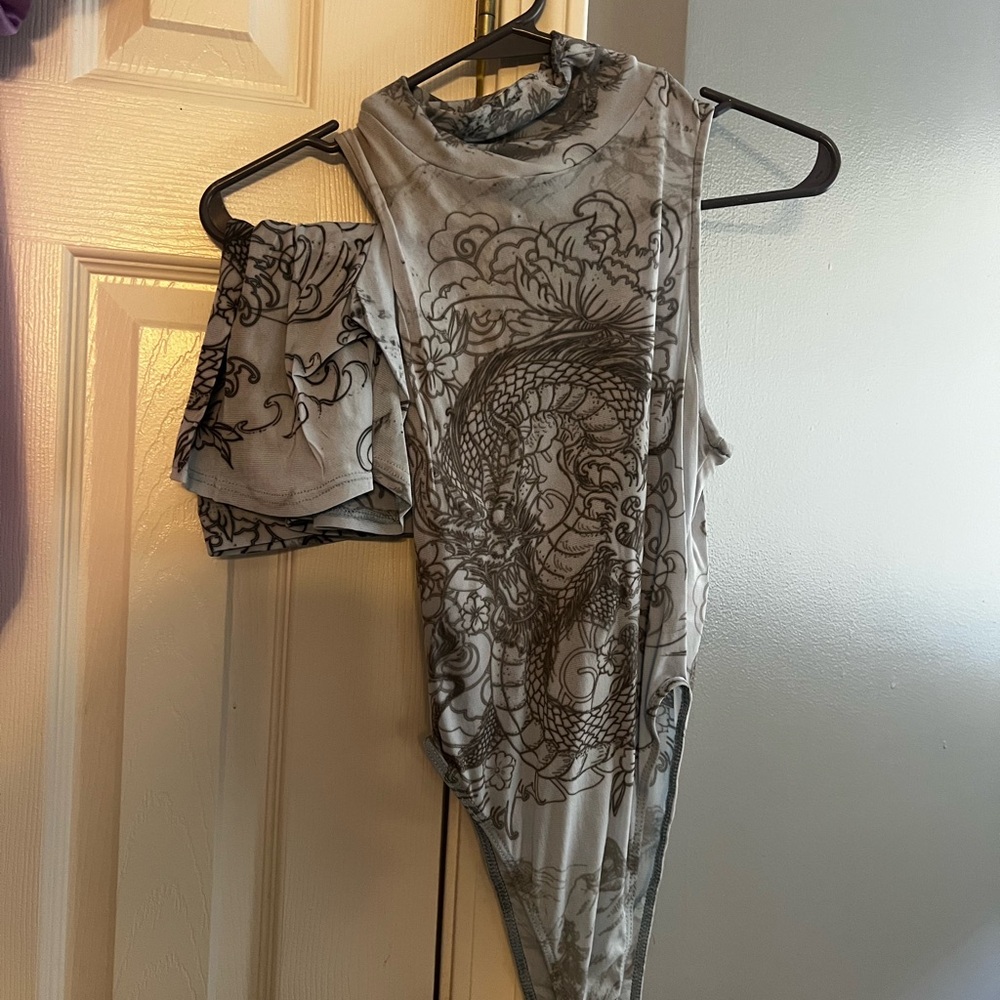 Fashion Nova Gray Patterned Top
